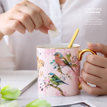 Европейская кружка из костяного фарфора, пасторальный розовый цветок и птица, чашка для послеобеденного чая, чайная кофейная ложка, кружка, подарочная коробка, набор для питья
