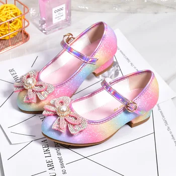 Кожаные туфли Принцессы для девочек 2023 г., Детская обувь с круглым носком на мягкой подошве, обувь для девочек на высоком каблуке, Обувь для вечеринок и танцев с кристаллами для девочек